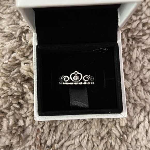 Pandora Princess Tiara Crown Ring in silver - Picture 10 of 13